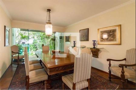 Casa à venda com 3 quartos, 374m² em Jardim Leonor, São Paulo