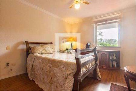 Casa à venda com 3 quartos, 374m² em Jardim Leonor, São Paulo