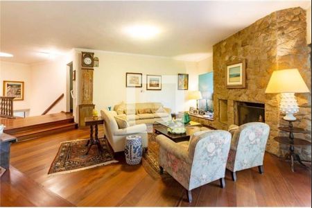 Casa à venda com 3 quartos, 374m² em Jardim Leonor, São Paulo