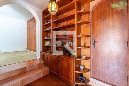 Casa à venda com 5 quartos, 405m² em Vila Sonia, São Paulo