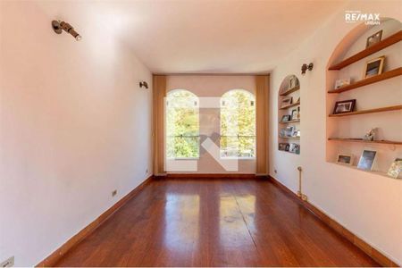 Casa à venda com 5 quartos, 405m² em Vila Sonia, São Paulo