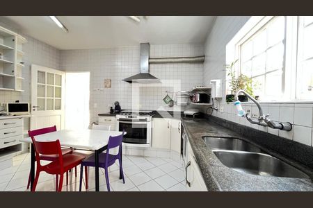 Casa à venda com 4 quartos, 315m² em Residencial Nove (Alphaville), Santana de Parnaíba
