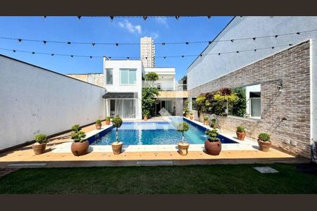 Casa à venda com 4 quartos, 590m² em Água Rasa, São Paulo