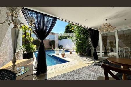 Casa à venda com 4 quartos, 590m² em Água Rasa, São Paulo