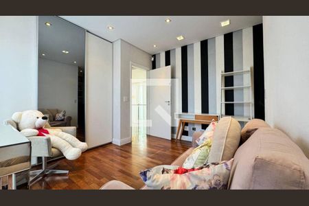 Casa à venda com 4 quartos, 590m² em Vila Bertioga, São Paulo