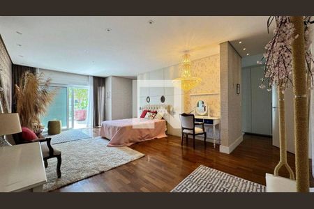 Casa à venda com 4 quartos, 590m² em Vila Bertioga, São Paulo