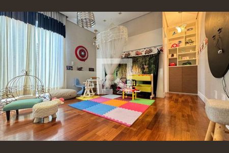 Casa à venda com 4 quartos, 590m² em Vila Bertioga, São Paulo