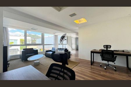 Casa à venda com 4 quartos, 590m² em Vila Bertioga, São Paulo