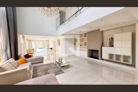 Casa à venda com 4 quartos, 590m² em Vila Bertioga, São Paulo