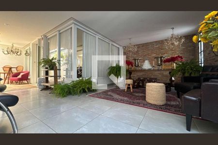 Casa à venda com 4 quartos, 590m² em Vila Bertioga, São Paulo