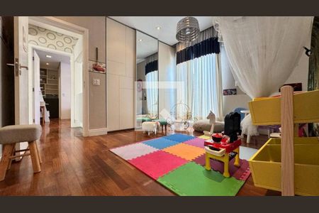 Casa à venda com 4 quartos, 590m² em Vila Bertioga, São Paulo