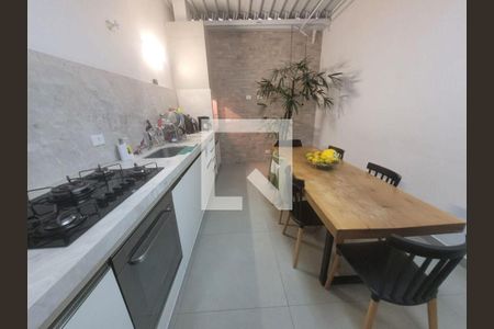 Casa à venda com 3 quartos, 146m² em Jardim Teresa, São Paulo