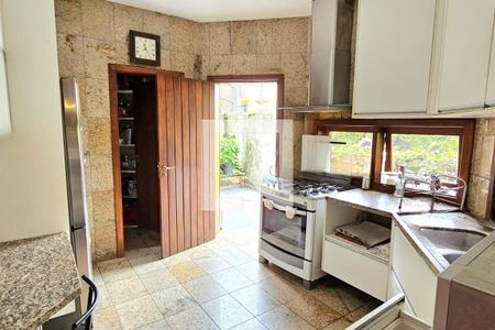 Casa à venda com 5 quartos, 530m² em Morumbi, São Paulo