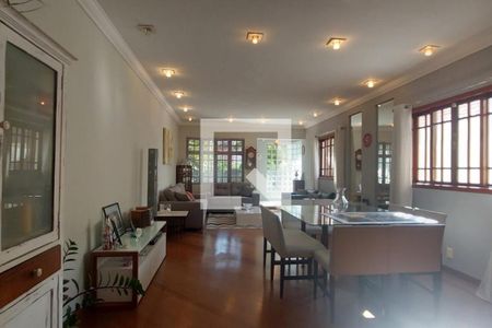 Casa à venda com 4 quartos, 286m² em Vila Deodoro, São Paulo