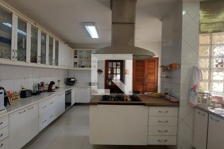 Casa à venda com 4 quartos, 286m² em Vila Deodoro, São Paulo