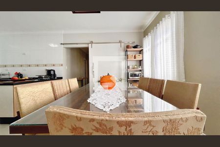 Casa à venda com 3 quartos, 250m² em Limoeiro, São Paulo