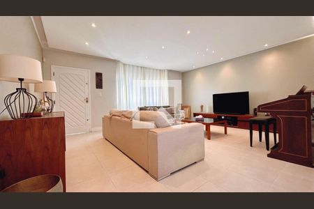 Casa à venda com 3 quartos, 250m² em Limoeiro, São Paulo