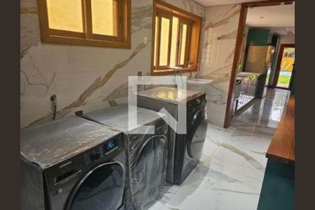 Casa à venda com 5 quartos, 330m² em Caxingui, São Paulo