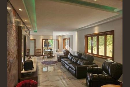 Casa à venda com 5 quartos, 330m² em Caxingui, São Paulo