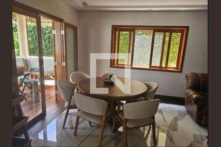 Casa à venda com 5 quartos, 330m² em Caxingui, São Paulo