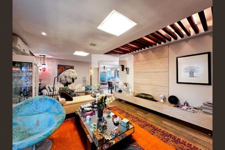 Apartamento à venda com 3 quartos, 250m² em Vila Suzana, São Paulo