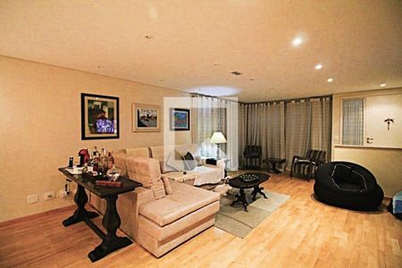 Casa à venda com 4 quartos, 244m² em Vila Andrade, São Paulo