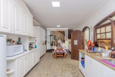 Casa à venda com 4 quartos, 385m² em Vila Canero, São Paulo
