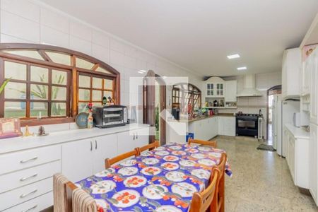 Casa à venda com 4 quartos, 385m² em Vila Canero, São Paulo