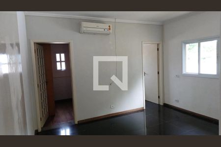 Casa à venda com 7 quartos, 550m² em Socorro, São Paulo