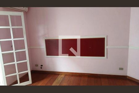 Casa à venda com 7 quartos, 550m² em Socorro, São Paulo