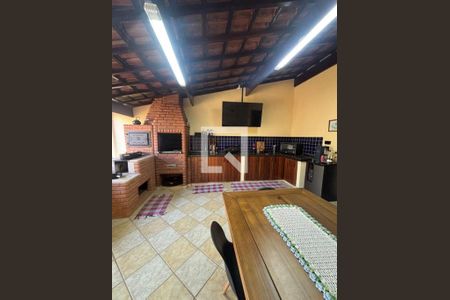 Casa à venda com 3 quartos, 247m² em Parque das Nações, Santo André