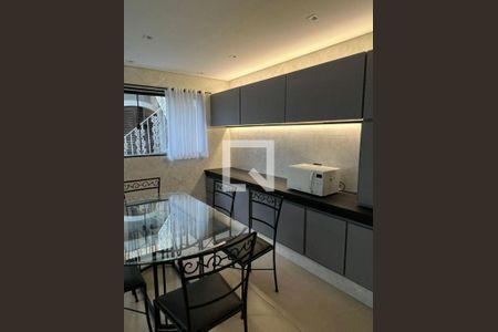 Casa à venda com 3 quartos, 220m² em Vila Carrão, São Paulo