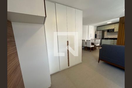 Quarto de apartamento à venda com 1 quarto, 41m² em Empresarial 18 do Forte, Barueri