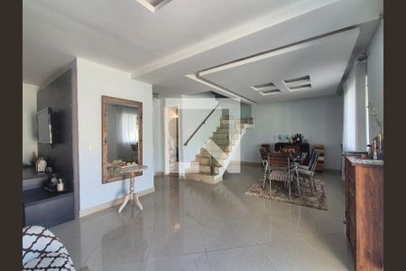 Sala de casa de condomínio à venda com 3 quartos, 180m² em Vargem Pequena, Rio de Janeiro
