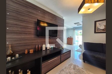 Sala de casa de condomínio à venda com 3 quartos, 180m² em Vargem Pequena, Rio de Janeiro