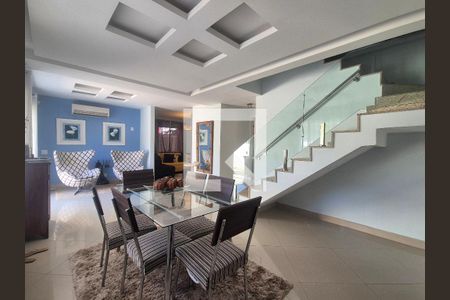 Sala de casa de condomínio à venda com 3 quartos, 180m² em Vargem Pequena, Rio de Janeiro