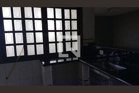 Casa à venda com 4 quartos, 242m² em Parque das Nações, Santo André