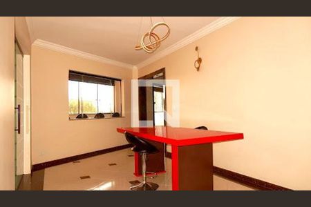 Casa à venda com 3 quartos, 650m² em Utinga, Santo André