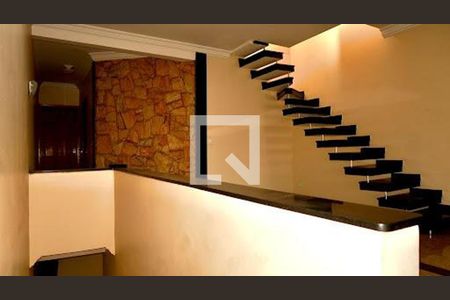 Casa à venda com 3 quartos, 650m² em Utinga, Santo André