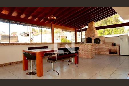 Casa à venda com 3 quartos, 650m² em Utinga, Santo André