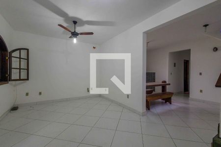 Sala de casa de condomínio à venda com 3 quartos, 180m² em Vargem Pequena, Rio de Janeiro