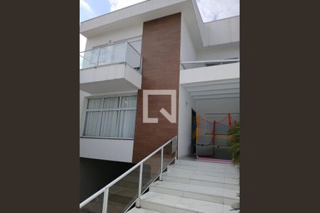 ENTRADA de casa à venda com 3 quartos, 398m² em Vila Bertioga, São Paulo