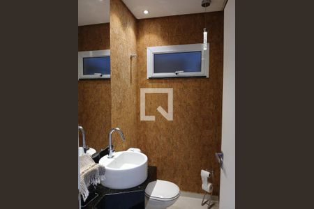 BANHEIRO de casa à venda com 3 quartos, 398m² em Vila Bertioga, São Paulo