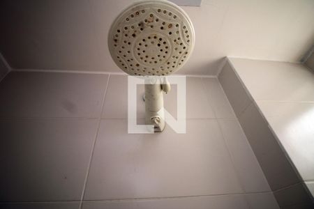 Banheiro de serviço de apartamento para alugar com 2 quartos, 78m² em Ramos, Rio de Janeiro