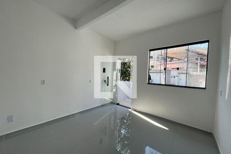 Sala de casa para alugar com 2 quartos, 65m² em Vila Paula, Duque de Caxias