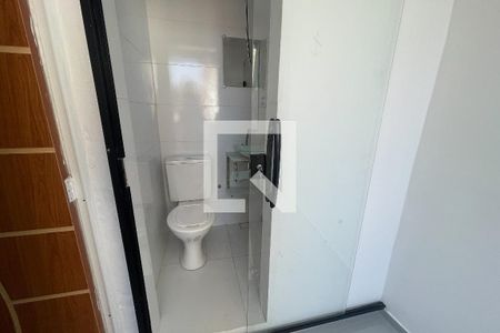 Banheiro de casa para alugar com 2 quartos, 65m² em Vila Paula, Duque de Caxias