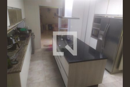 Casa à venda com 4 quartos, 240m² em Cupecê, São Paulo
