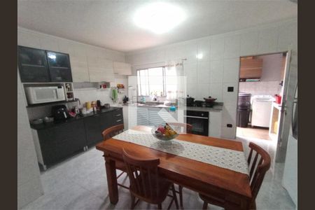 Casa à venda com 5 quartos, 300m² em Parque São Lucas, São Paulo