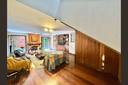 Casa à venda com 4 quartos, 228m² em Jardim Jussara, São Paulo