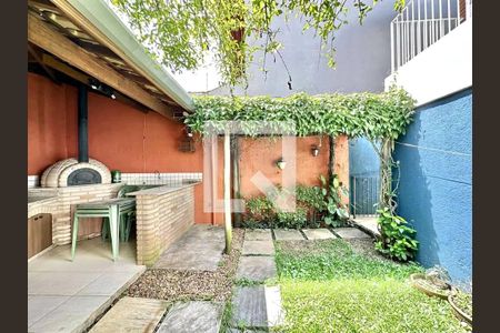 Casa à venda com 4 quartos, 228m² em Jardim Jussara, São Paulo